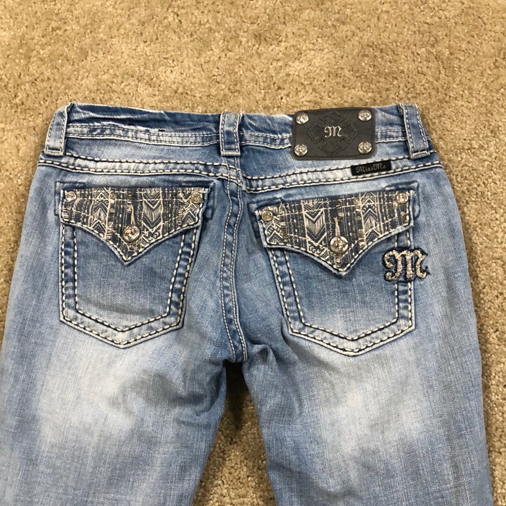 Miss Me vintage Y2K distressed straight leg signature crop 2000’s